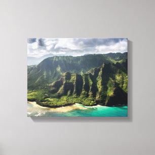 Flygfoto av berg med grönt canvastryck