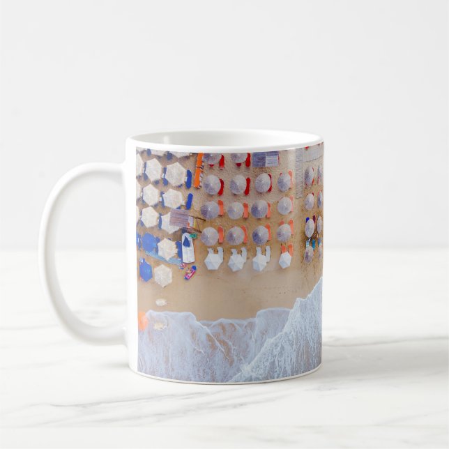 Flygfotografi av kustland under dagtid kaffemugg (Vänster)