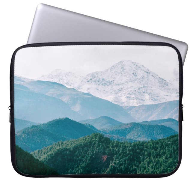 FLYGFOTOGRAFI AV MOUNTAIN OCH TRÄD LAPTOP FODRAL (Framsidan)
