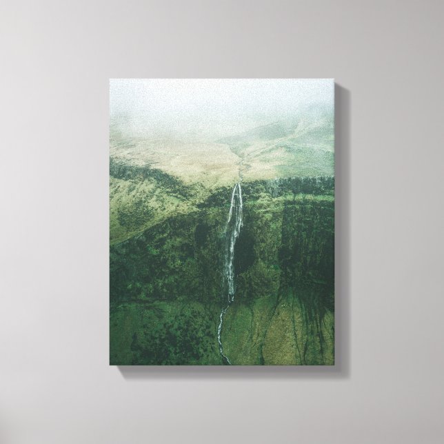 Flygfotot av vattenfall under dimmigt väder canvastryck (Framsida)