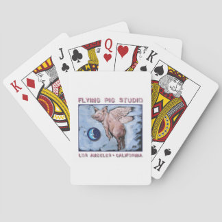 Flyggris som leker kort casinokort