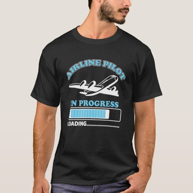 Flygledarpilot under arbete med att läsa in framti t shirt (Framsida)