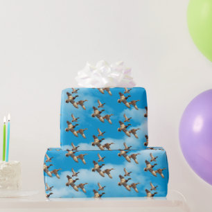 Flygning på Mallard Ankor i moln Presentpapper