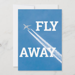 Flygplan i blå himmel