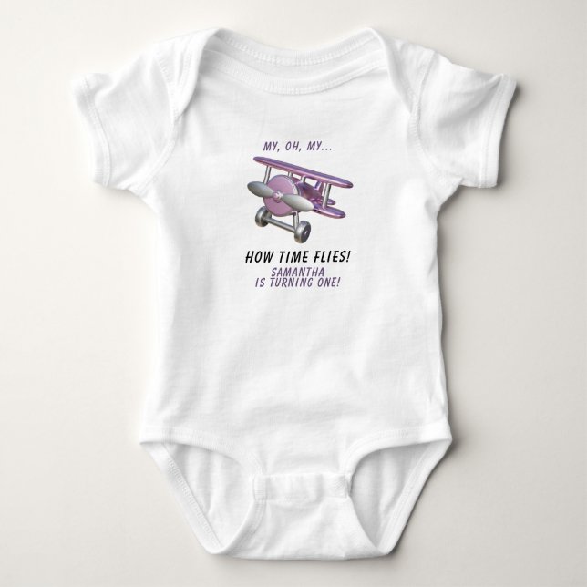 Flygplan Oj, min tid flyger Första födelsedagen  T Shirt (Framsida)