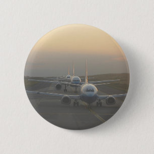 Flygplan på en landningsbana knapp