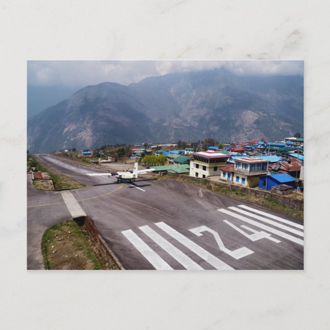 Flygplan vid Lukla Mountain Airport Landing Strip Vykort (Framsida)