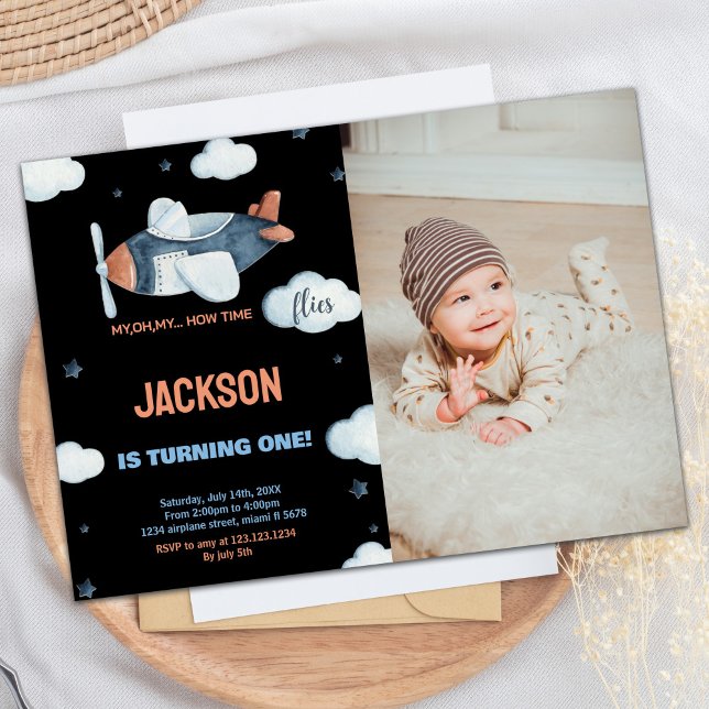 Flygplanets födelsedagsinbjudningar Black Brown W- Inbjudningar (Airplane Birthday Invitations Black Brown W Photo)