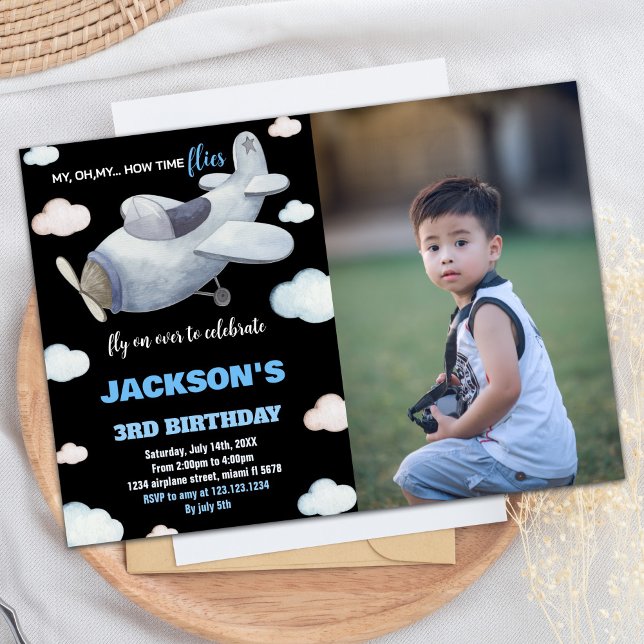 Flygplanets födelsedagsinbjudningar Black Grått w  Inbjudningar (Airplane Birthday Invitations Black Gray w Photo)