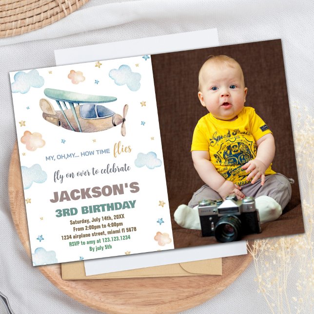 Flygplanets födelsedagsinbjudningar Brown Grönt W  Inbjudningar (Airplane Birthday Invitations Brown Green W Photo)