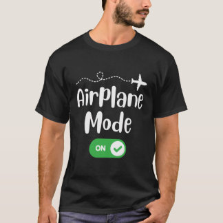 Flygplansläge på pilot som flyger flyget flyget i t shirt