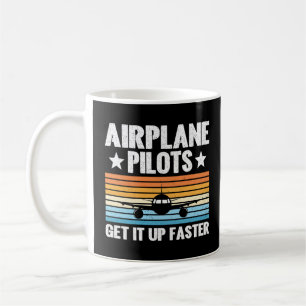 Flygplanspiloter kommer snabbare upp på flygplanet kaffemugg