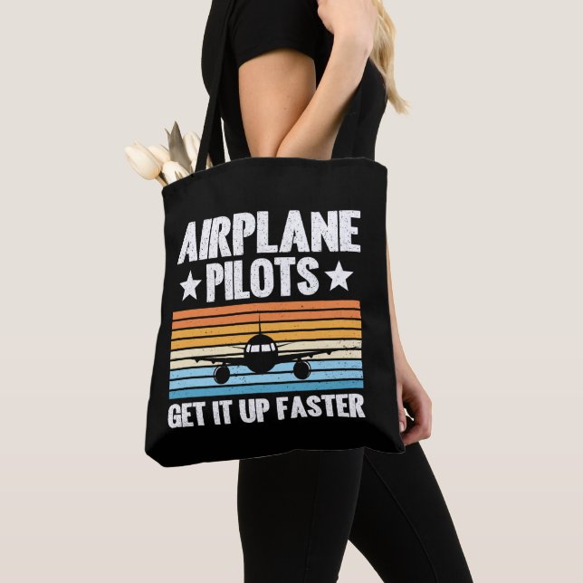 Flygplanspiloter kommer snabbare upp på flygplanet tygkasse (Närbild)