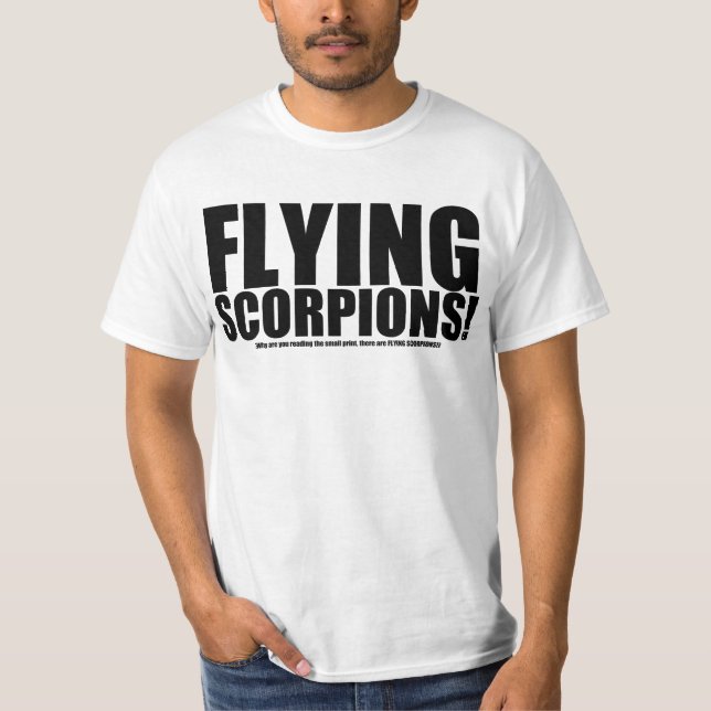 FlygScorpions! - Läs det finstiltt. Tee Shirt (Framsida)
