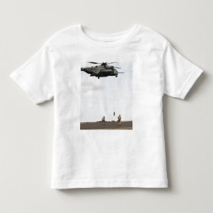 Flygvapenpararescuemen förar ett stridmellanlägg t shirt