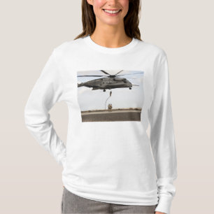 Flygvapenpararescuemen förar ett stridmellanlägg tee shirt
