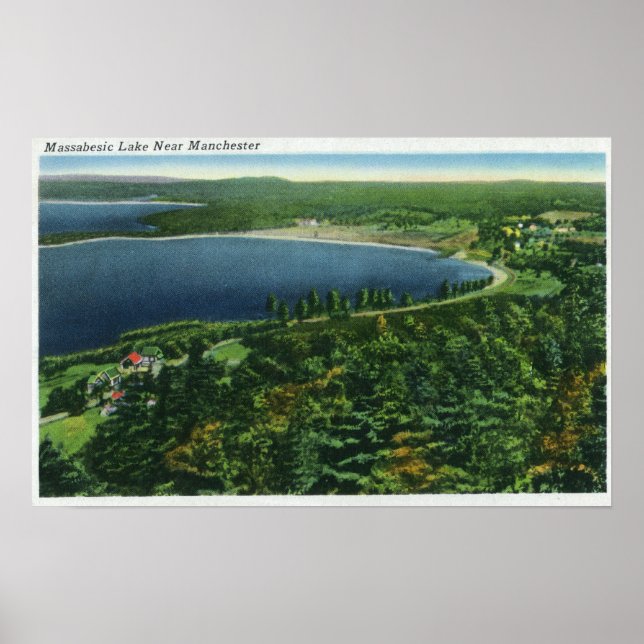 Flygvy över Massabesic Sjö nära City Poster (Framsidan)