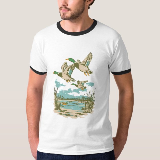 Flying Ducks Wetland Wildlife Nature Hunting Outdo T Shirt (Framsida)