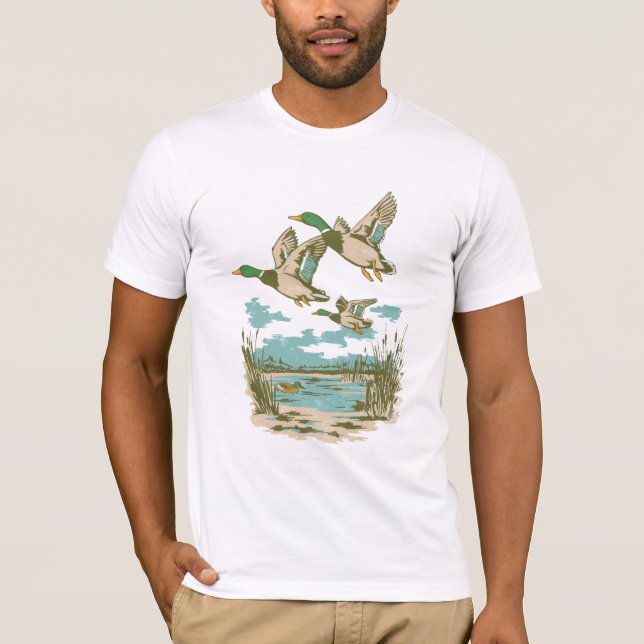 Flying Ducks Wetland Wildlife Nature Hunting Outdo T Shirt (Framsida)