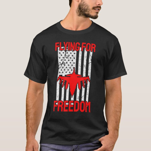 Flying for Freedom American Flag 4th of July Fight T Shirt (Framsida)