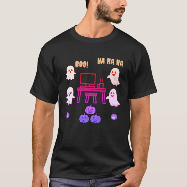 Flying Ghosts Around a Computer – Halloween Tech T Shirt (Framsida)