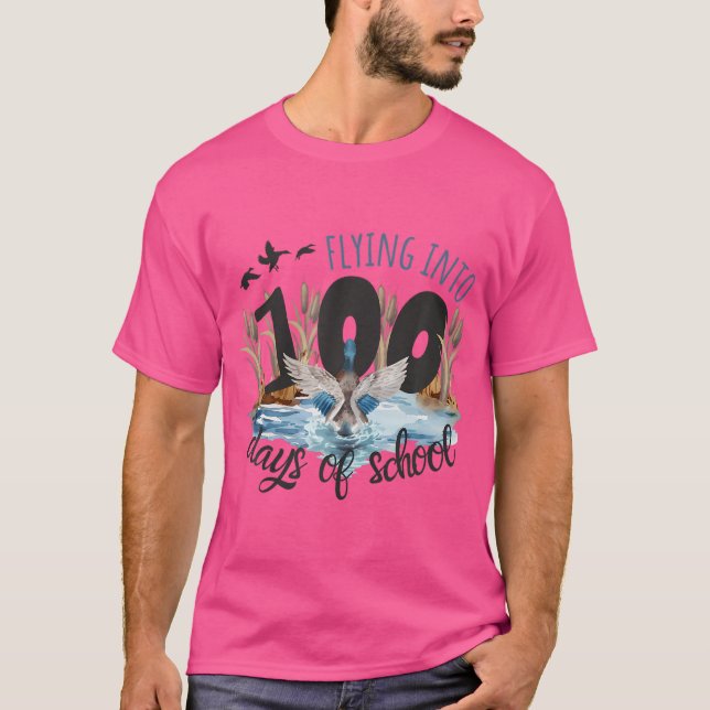 Flying Into 100 Days Of School Duck Hunting 100Th  T Shirt (Framsida)