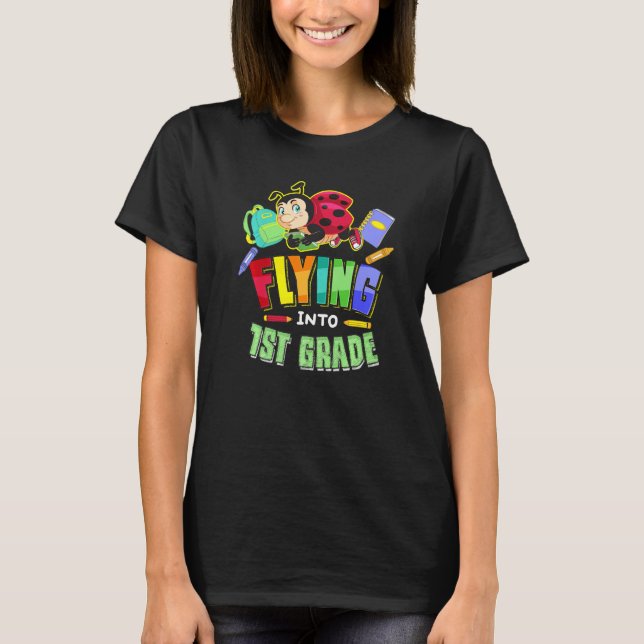 Flying Into 1st Grade Ladybug Back To School First T Shirt (Framsida)