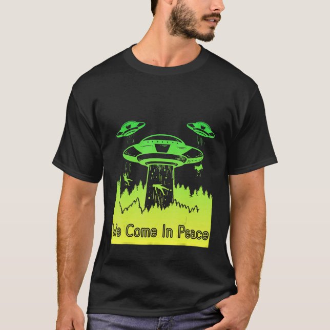Flying Saucer UFO Astronauts are Aliens 10 T Shirt (Framsida)