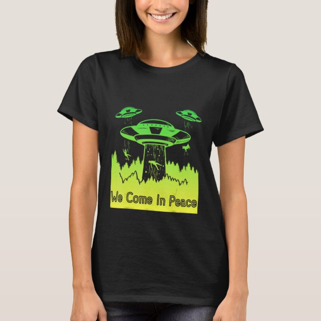 Flying Saucer UFO Astronauts are Aliens 10 T Shirt (Framsida)