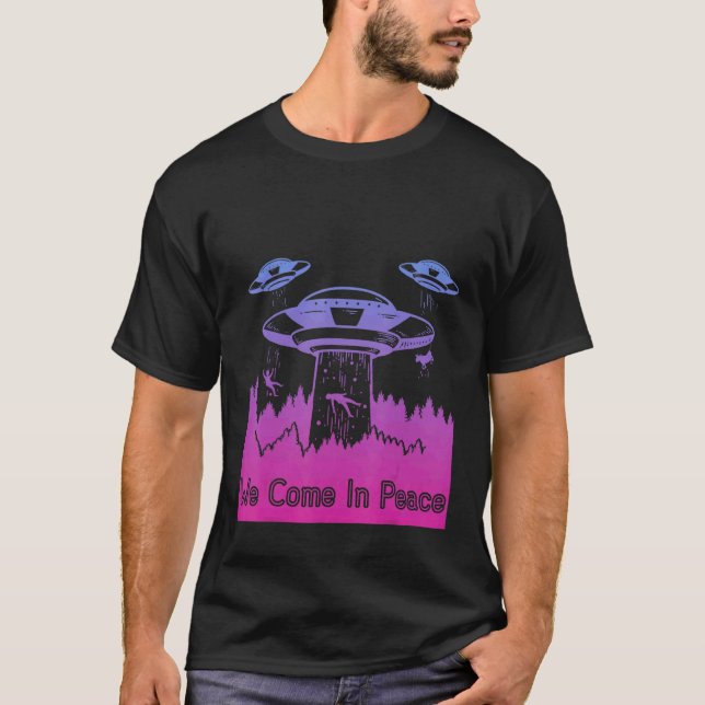 Flying Saucer UFO Astronauts are Aliens 7 T Shirt (Framsida)