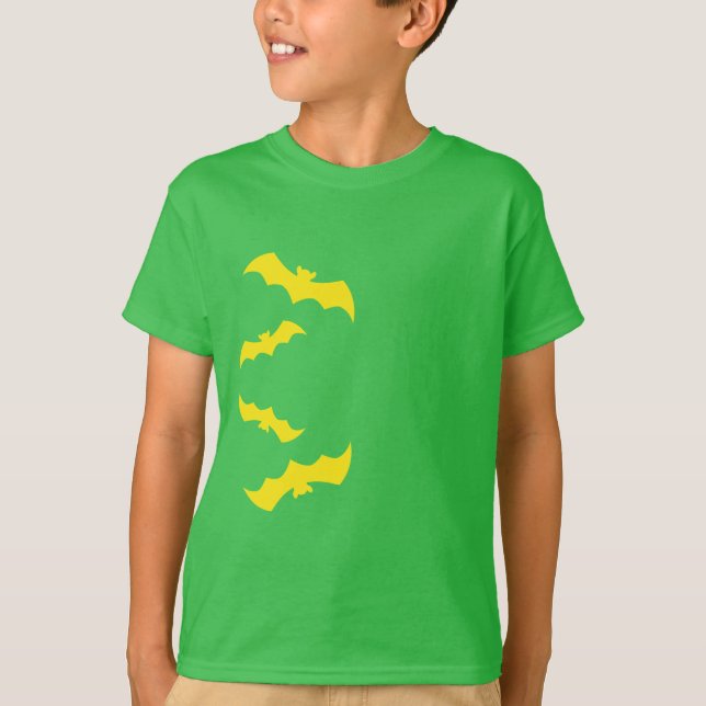 Flying Yellow Halloween Bats T Shirt (Framsida)