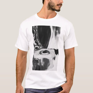 Flyta i ett kosmiskt hav t shirt