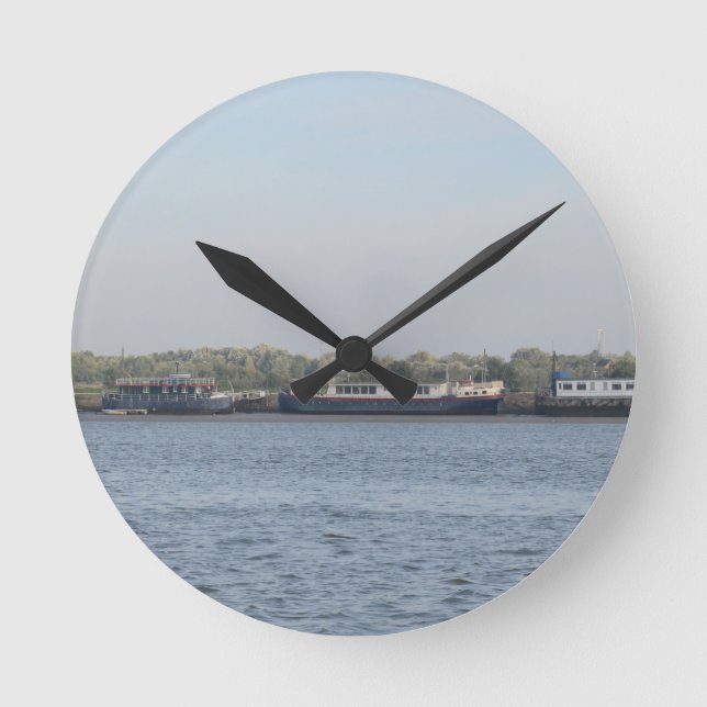 Flytande hus rund klocka (Framsida)