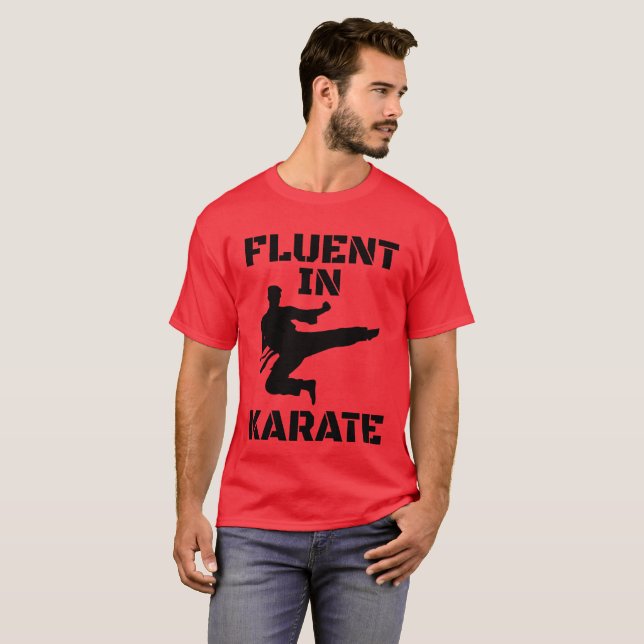 Flytande i karate Rolig karate T-Shirt (Hel framsida)
