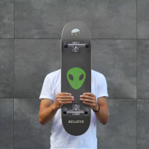 Flytande skal och Grönt, Alien Skateboard