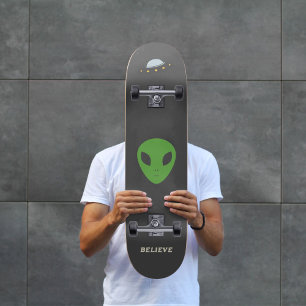 Flytande skal och Grönt, Alien Skateboard