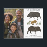 FLYTTA ANNOUNCEMENT Javelina Family Desert ANPASSN Vykort<br><div class="desc">Skicka ett meddelande om din förflyttning till vänner och familjemedlemmar med de här söta javelinas. Du kan anpassa den med ditt eget foto,  typsnitt,  färg och lägga till din text också. Kolla i butiken efter massor av matchande artiklar och andra utformningar!</div>