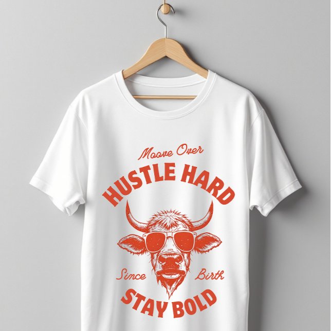 Flytta dig, kämpa hårt, rolig ko  t shirt (Skapare uppladdad)