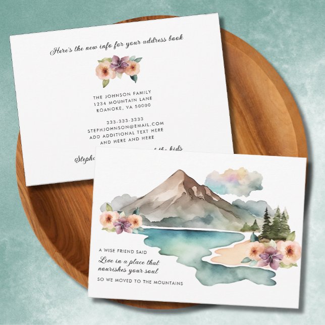 Flytta för nya adress vattenfärgsberg meddelande (New Address Watercolor Mountains Motivational Quote Floral Moving Announcement Flat Card)