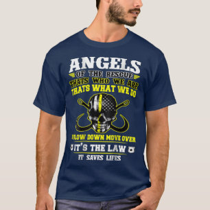 Flytta långsamt ned över (2) t shirt