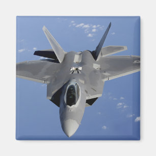 Flyttningar för en rovfågel F-22 in i placerar f Magnet