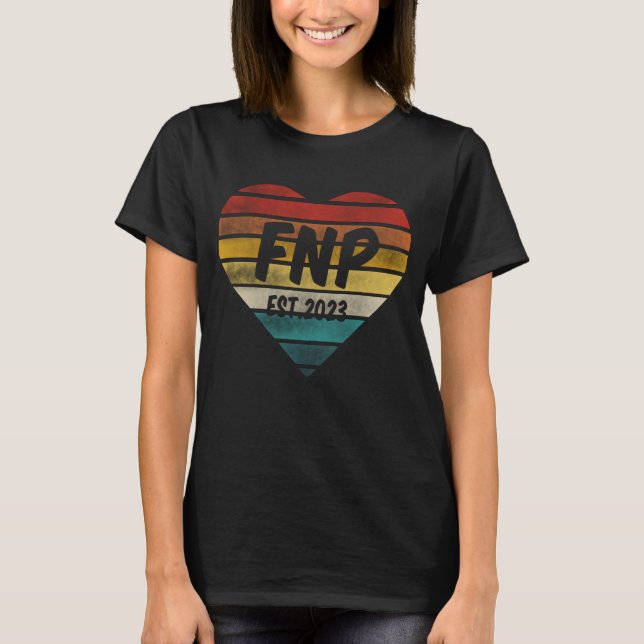 FNP Family Nurse Practitioner EST.2023 Studenten T Shirt (Framsida)