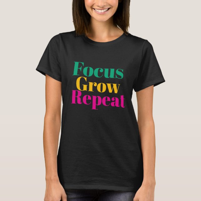 Focus Grow Repeat Motivational Women T Shirt (Framsida)