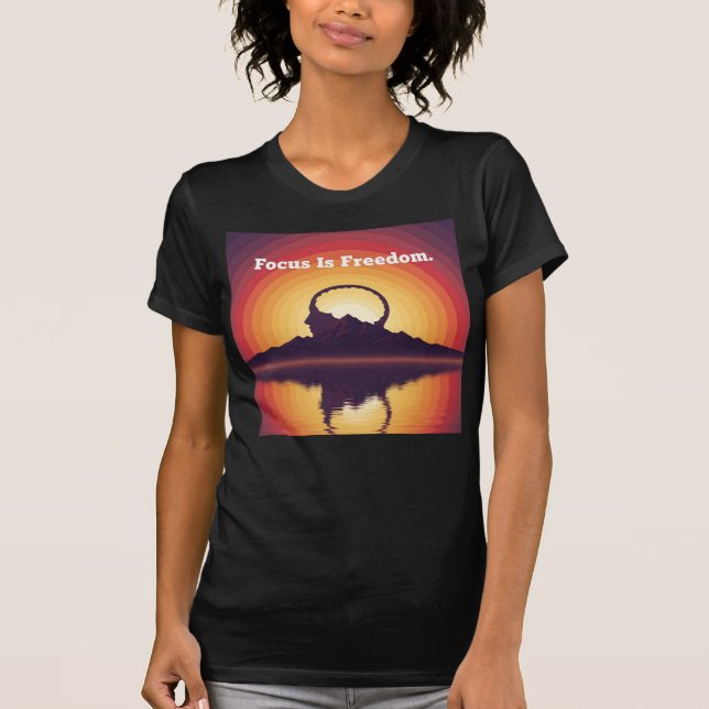 Focus Is Freedom — The Art of Clear Attention T Shirt (Framsida)