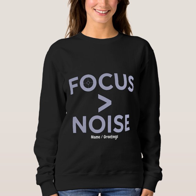 FOCUS > NOISE Motivational Modern Typography  T Shirt (Framsida)
