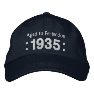 Född 1935 ÅLDRAS TILL PERFECTION 80:e födelsedagen Broderad Keps