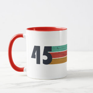 Född 1945 års födelsedagspresent mugg