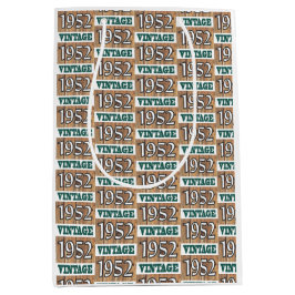 Född 1952 i en medelstor presentväska