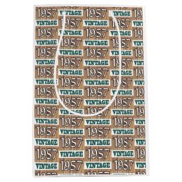 Född 1957 i en medelstor presentväska