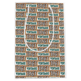 Född 1961 i en medelstor presentväska